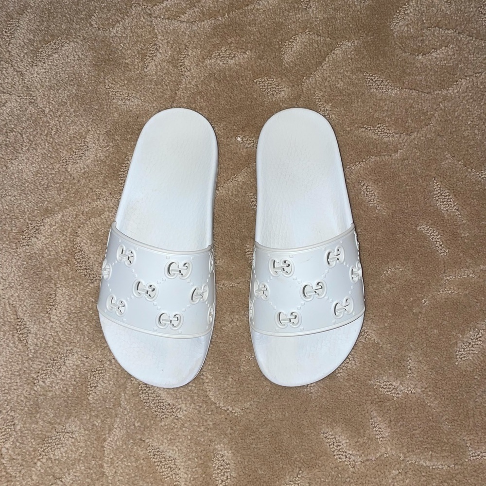 Authentic Gucci Women’s rubber GG slide sandals